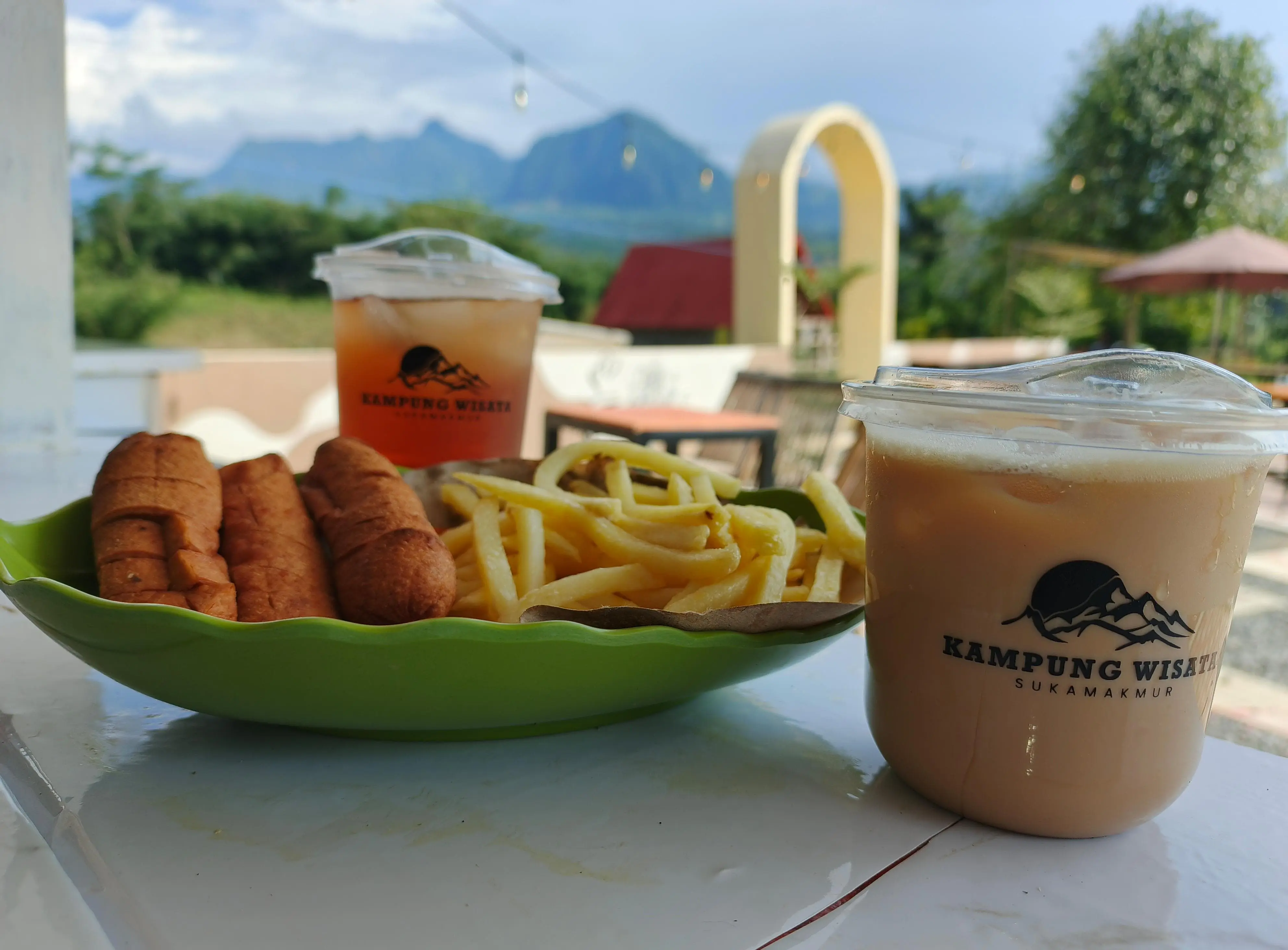  Lingkungan sekitar